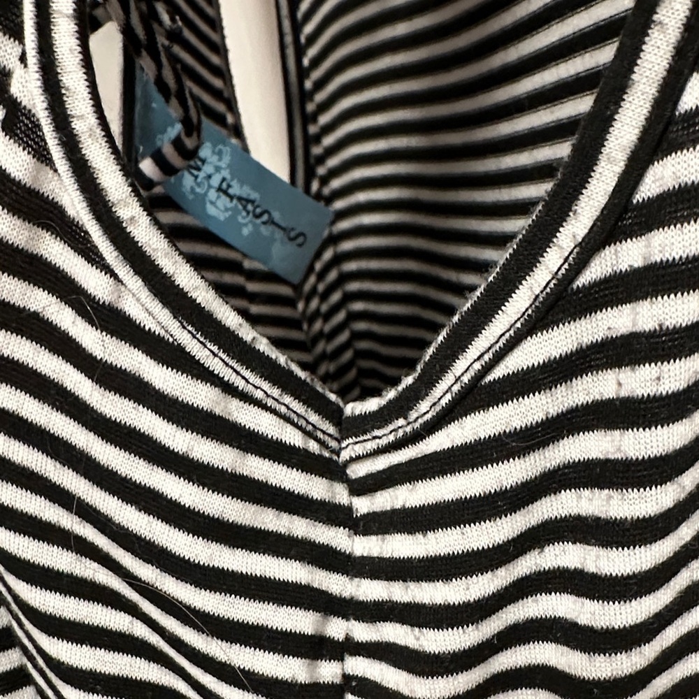 Striped Black and White Sleeveless Dress - Picture 5 of 6